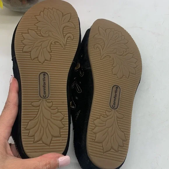 Comfortiva Black Suede slip on cut out sandals with memory foam footbed Size 9.5 - Picture 6 of 9